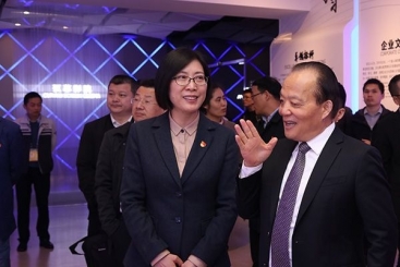 嘉兴市委常委、组织部长龚和艳到巨石调研